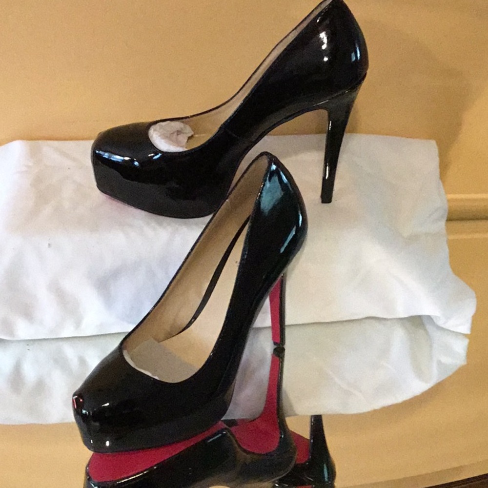 ⬇️ PRICE DROP ⬇️ Sexy pink bottom Sky high heels